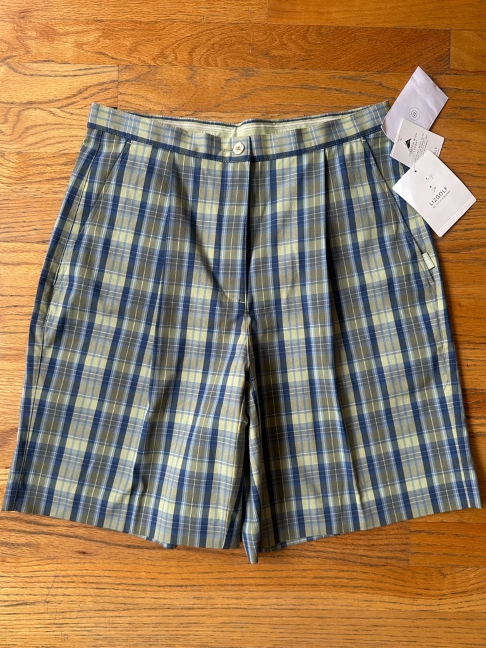 LIZGOLF by Liz Claiborne Women's Plaid Shorts with Rubber Waistband - Picture 3 of 7
